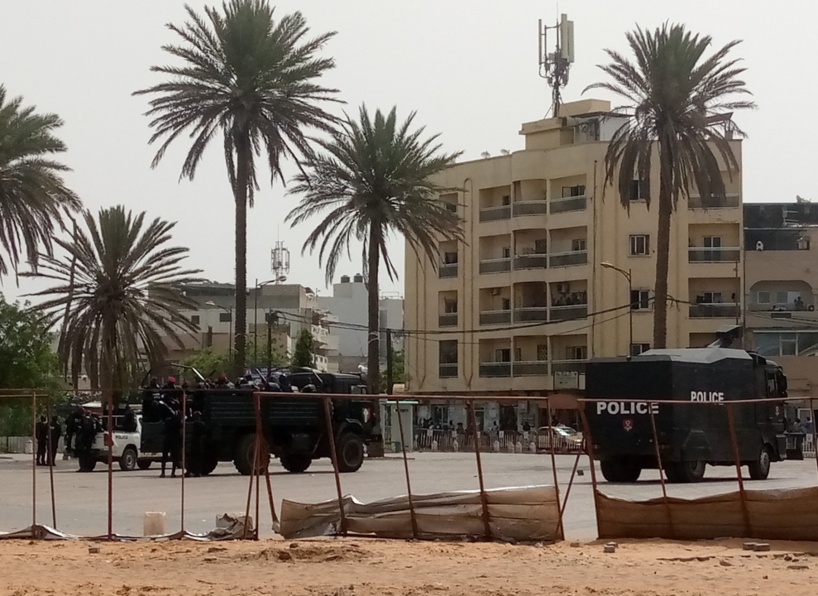 La police "bunkerise" la Place de la Nation pour empêcher le rassemblement de Yewwi-Wallu La police "bunkerise" la Place de la Nation pour empêcher le rassemblement de Yewwi-Wallu