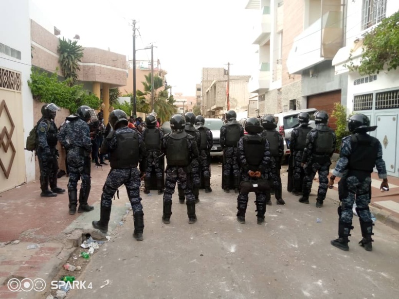 Le domicile du maire de Dakar Barthélémy Dias assiégé depuis plusieurs heures Le domicile du maire de Dakar Barthélémy Dias assiégé depuis plusieurs heures