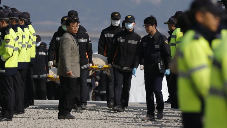 Naufrage du Sewol: quatre autres membres de l'équipage arrêtés Naufrage du Sewol: quatre autres membres de l'équipage arrêtés