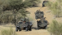 Un convoi de l'armée française près du village de Bemba, entre Tombouctou et Gao dans le nord du Mali, le 31 octobre 2013.