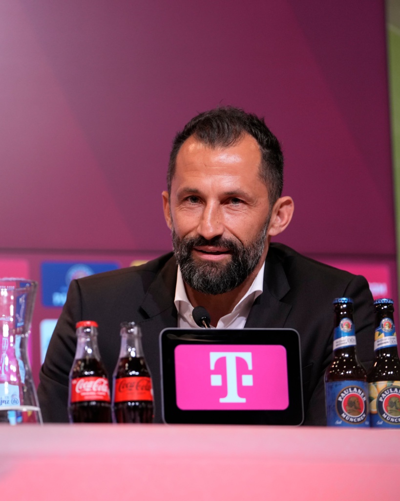 Le Directeur sportif du Bayern révèle : « Sadio nous a reçu avec un short et une mangue en main » Le Directeur sportif du Bayern révèle : « Sadio nous a reçu avec un short et une mangue en main »