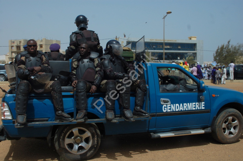Arrivée de Wade : 4 cargos, un pick remplis de gendarmes veillent au grain à la permanence du PDS Arrivée de Wade : 4 cargos, un pick remplis de gendarmes veillent au grain à la permanence du PDS
