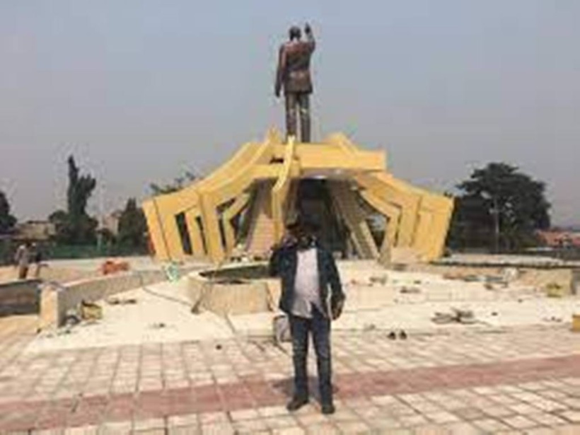Les derniers préparatifs au mémorial du héros national Lumumba, À Kinshasa Les derniers préparatifs au mémorial du héros national Lumumba, À Kinshasa
