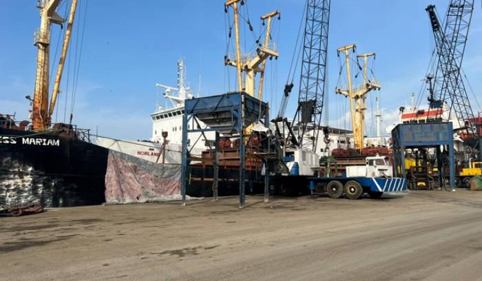 Ukraine: un navire avec 7000 tonnes de céréales quitte le port occupé de Berdiansk