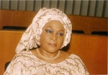 Justifications de ses biens : Aïda Ndiongue charge la CREI avec 50 kg Justifications de ses biens : Aïda Ndiongue charge la CREI avec 50 kg