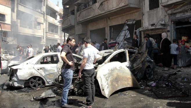 A Homs, au moins 45 personnes ont été tuées et 85 autres blessées, le 29 avril 2014, dans un attentat à la voiture piégée et un tir de roquette.