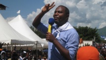 Alexis Sinduhije lors d’un meeting pour le Mouvement pour la solidarité et la démocratie (MSD) à Bujumbura, le 11 avril 2010.