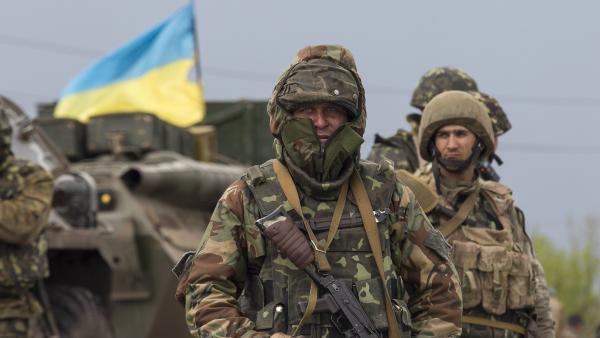 Ukraine: Kiev poursuit son offensive et évoque une «guerre»