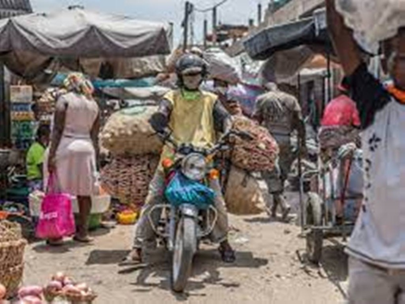 Bénin: sur les marchés de Cotonou, clients et commerçants face à la flambée des prix
