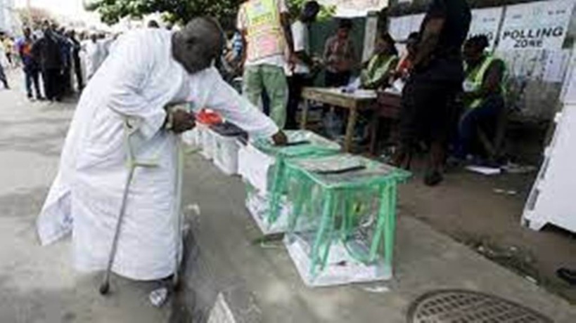 Présidentielle au Nigeria: un candidat fait débat en choisissant un colistier de même religion