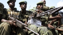 Un groupe de soldats des FARDC en patrouille à Minova, le 26 novembre 2012. REUTERS/Goran Tomasevic Un groupe de soldats des FARDC en patrouille à Minova, le 26 novembre 2012. REUTERS/Goran Tomasevic