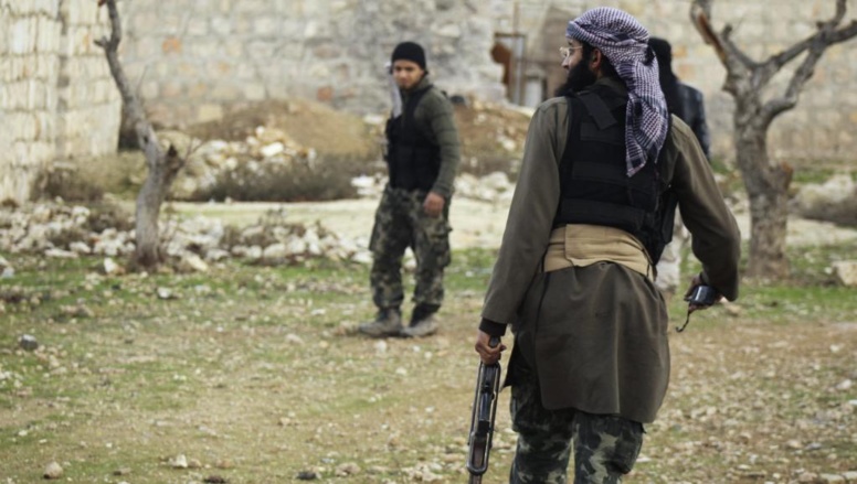 Jihadistes positionnés autour de l'aéroport d'Alep, le 28 janvier 2014.