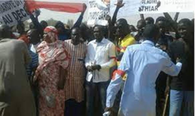 Marche des impactés du TER : 3 responsables dont le coordonnateur arrêtés par la police Marche des impactés du TER : 3 responsables dont le coordonnateur arrêtés par la police