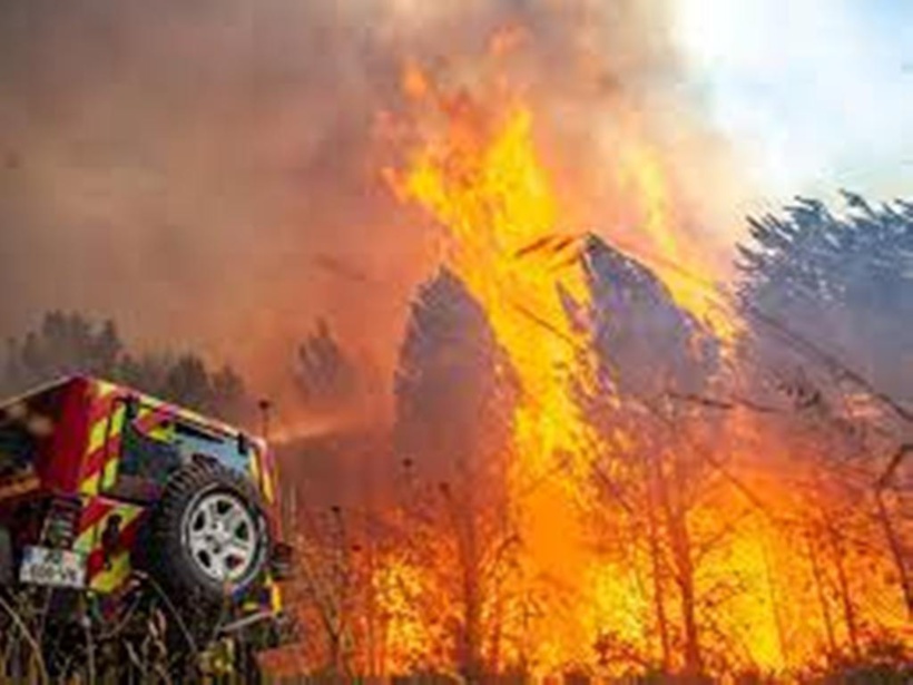 Climat: en France, le gigantesque incendie qui dévaste la Gironde gagne du terrain