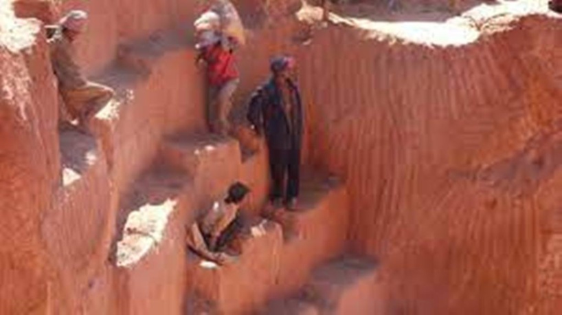 Madagascar: quatre mines d'or illégales suspendues par l'État Madagascar: quatre mines d'or illégales suspendues par l'État