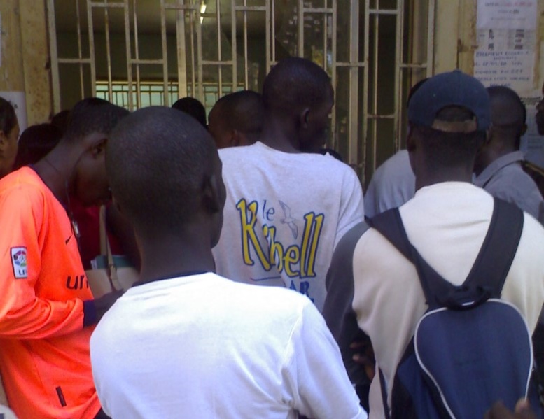 En quête d'informations sur leurs bourses, des étudiants électrocutés à la Direction des bourses En quête d'informations sur leurs bourses, des étudiants électrocutés à la Direction des bourses