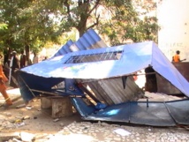 Images Opérations de déguerpissements: la détermination des agents destructeurs face à la détresse des commerçants Images Opérations de déguerpissements: la détermination des agents destructeurs face à la détresse des commerçants