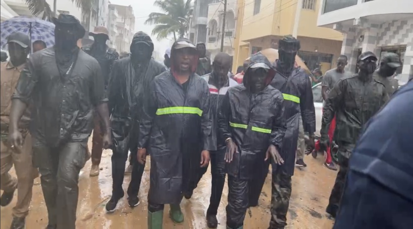 Le maire de Dakar Barthélémy Dias et son équipe sur le terrain Le maire de Dakar Barthélémy Dias et son équipe sur le terrain
