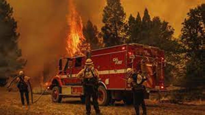 Les États-Unis en proie à une vague de "chaleur extrême" et à un incendie alarmant en Californie