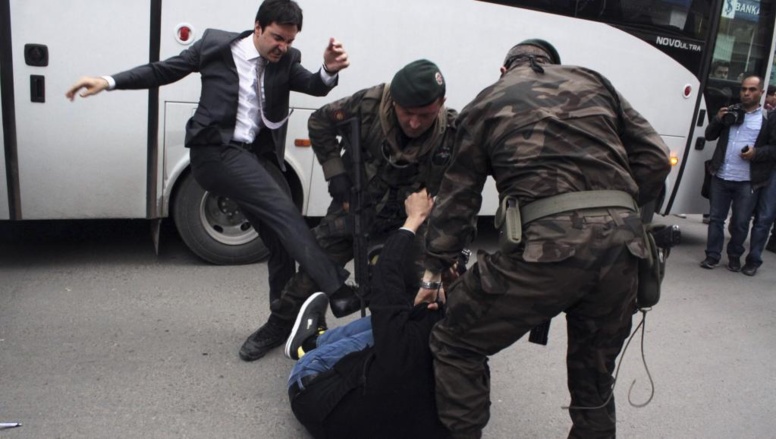 Turquie: la catastrophe, le deuil et la colère Turquie: la catastrophe, le deuil et la colère