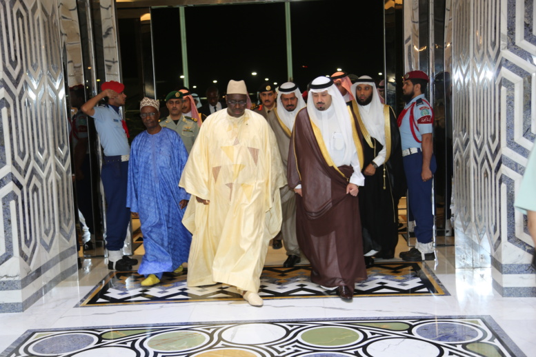 Images Arabie Saoudite : le président Sall effectue la Oumra et prie pour son peuple