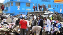 Une équipe de la police scientifique sur les lieux des attentats au marché de Gikomba, à Nairobi, capitale kényane, le 16 mai 2014.
