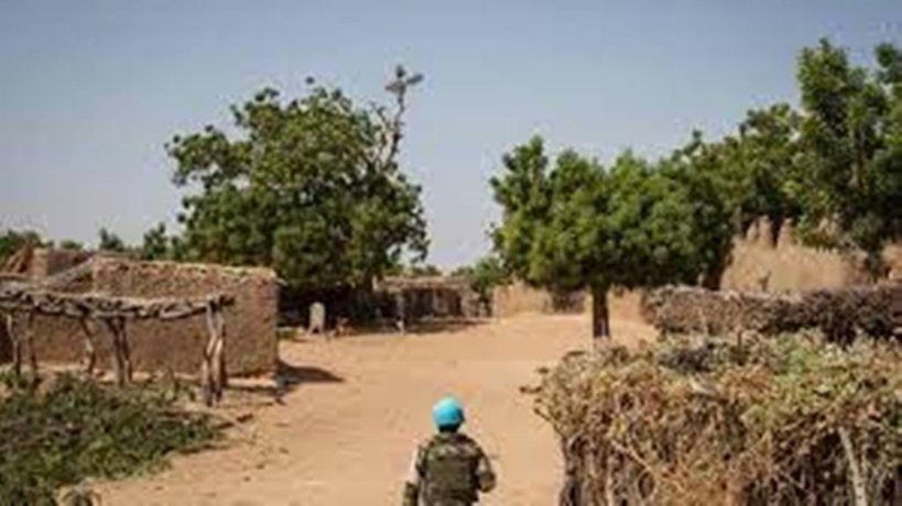Mali : près de vingt morts, dont des soldats et des civils, dans trois attaques coordonnées