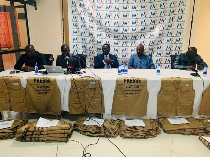 La Convention des jeunes reporters du Sénégal distribue 500 gilets aux organes de presse