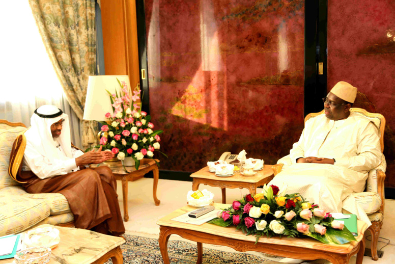 Le Président Sall prie au Mausolée du Prophète Mohamed Le Président Sall prie au Mausolée du Prophète Mohamed