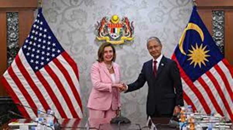 Nancy Pelosi arrive en Malaisie et maintient le flou sur une étape à Taïwan