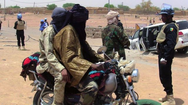 Mali: 17 soldats et 4 civils tués, 9 militaires portés disparus