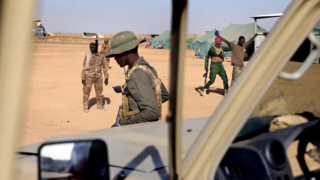 Mali: le bilan de l’attaque du camp de Tessit passe de 17 à 42 militaires tués