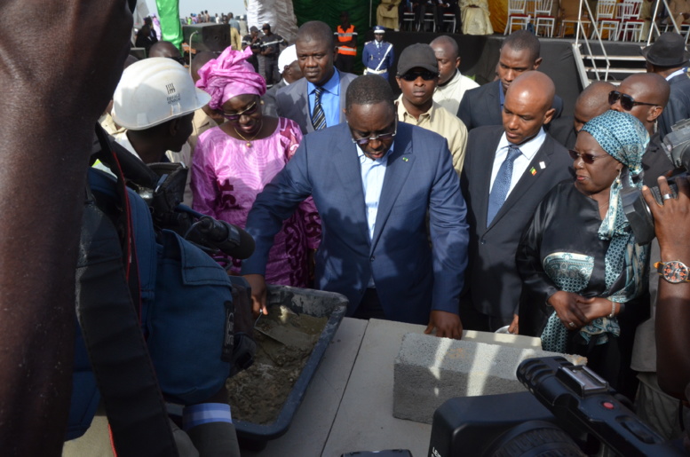 Macky Sall promet 28 tours de 10 étages chacune sur la gare routière "Pompier"