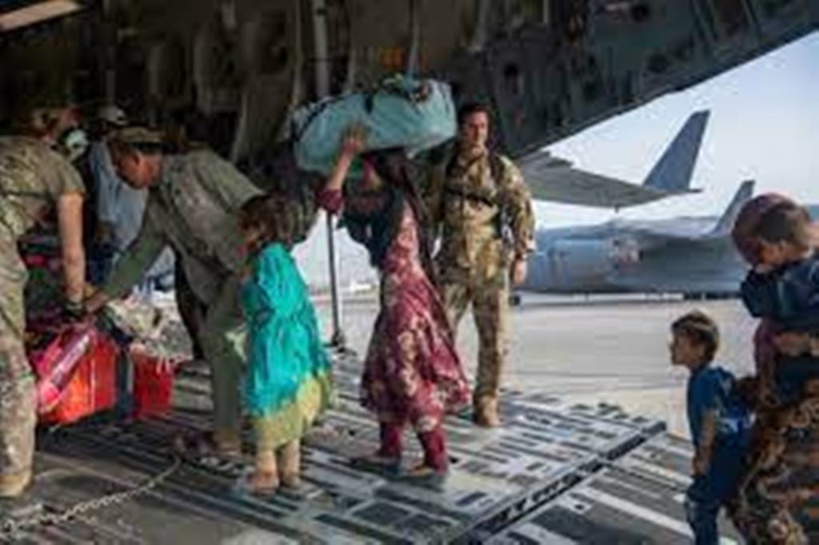 Afghanistan: un an après la chute de Kaboul, le chaos du retrait américain a laissé des traces aussi à Washington