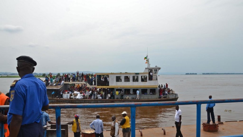 Un bateau du Congo ramenant en RDC des Congolais expulsés ou qui ont fui craignant une expulsion violente.