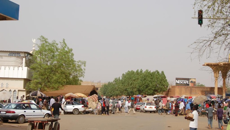 Abords du Grand marché de Niamey. Roland Huziaker