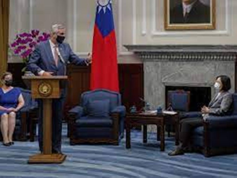 Un gouverneur américain visite Taïwan après les manœuvres militaires chinoises