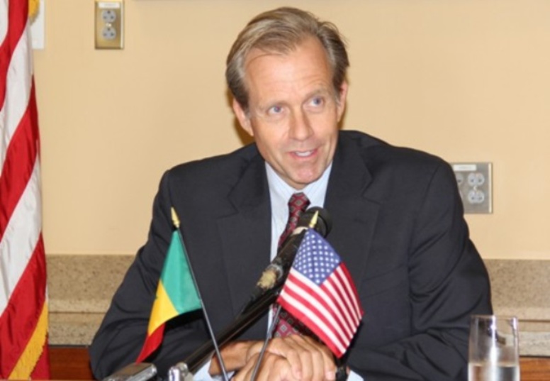 Lewis Lukens fâche les diplomates Sénégalais qui trouvent, «inélégantes, excessives et inhabituelles» ses déclarations Lewis Lukens fâche les diplomates Sénégalais qui trouvent, «inélégantes, excessives et inhabituelles» ses déclarations