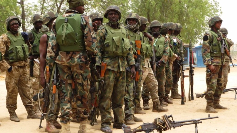 L'armée nigériane est sous le feu constant des critiques pour son incapacité à contenir l'insurrection de Boko Haram. REUTERS/Tim Cocks