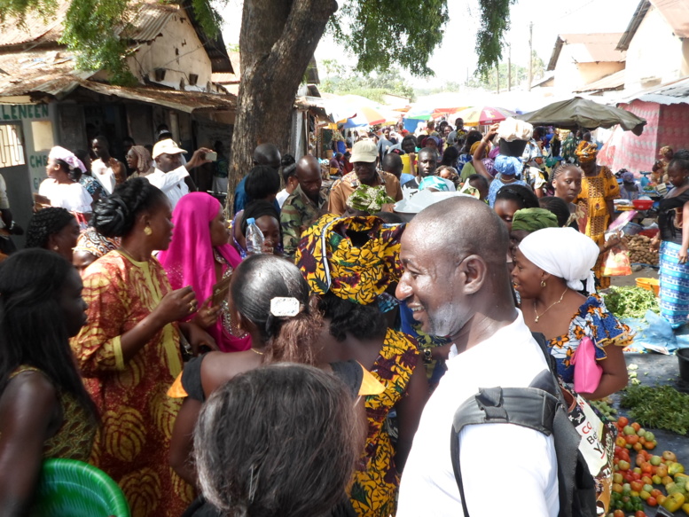 Locales : quand Benoît Sambou liste les besoins des commerçants du marché central de Ziguinchor Locales : quand Benoît Sambou liste les besoins des commerçants du marché central de Ziguinchor
