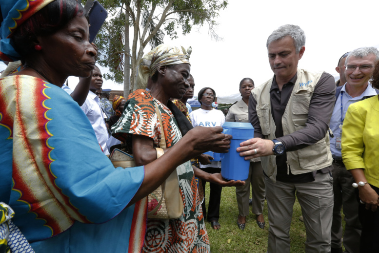 Jose Mourinho, ambassadeur du Pam contre la faim, rencontre les enfants victimes de la crise en Côte d'ivoire Jose Mourinho, ambassadeur du Pam contre la faim, rencontre les enfants victimes de la crise en Côte d'ivoire