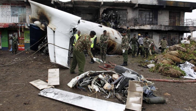 Au Kenya, un avion-cargo s’écrase sur un immeuble de Nairobi Au Kenya, un avion-cargo s’écrase sur un immeuble de Nairobi