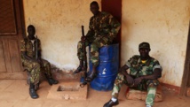 Des ex-Seleka en attente dans leur quartier général de Bambari, en avril 2014. REUTERS/Emmanuel Braun