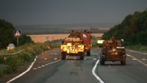 Un convoi de séparatistes pro-Russes sur la route près de la ville ukrainienne de Donetsk, le 5 juillet 2014. REUTERS/Maxim Zmeyev