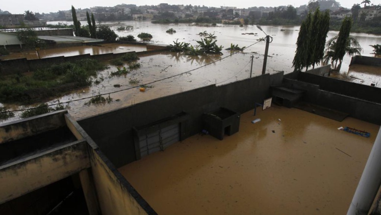 La ville d’Abidjan, Côte d’Ivoire, sous les eaux, le 29 juin 2014. REUTERS/Luc Gnago