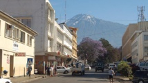 Rue d'Arusha, en Tanzanie. Wikimedia