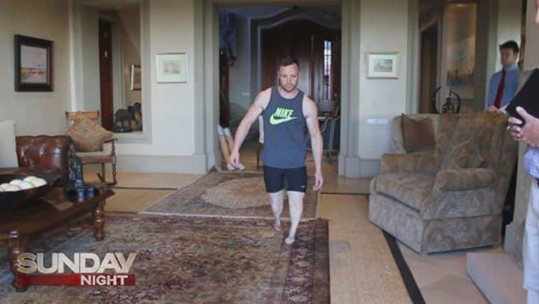Une télévision australienne a diffusé les images d'une reconstitution vidéo de la nuit du meurtre. Pistorius y joue son propre rôle. Capture écran Channel 7