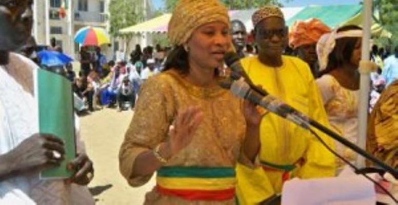 Installée mairesse de Podor, Aïssata Tall Sall défie Racine SY et reçoit l’appel du Président Sall Installée mairesse de Podor, Aïssata Tall Sall défie Racine SY et reçoit l’appel du Président Sall