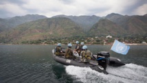 Des casques bleus de la Monusco, sur le lac Kivu, en RDC. Photo MONUSCO/Sylvain Liechti Des casques bleus de la Monusco, sur le lac Kivu, en RDC. Photo MONUSCO/Sylvain Liechti