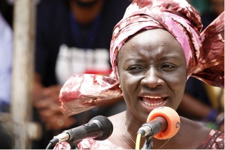 Mme Aminata TOURE : encore faudra-t-il choisir entre la population et le peuple